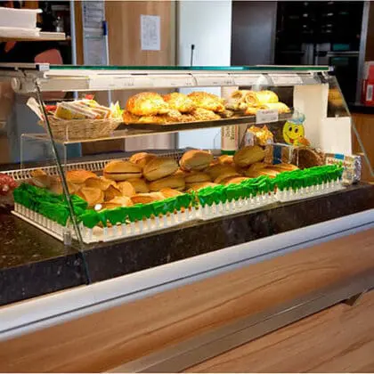 Akryl display til præsentation af brød