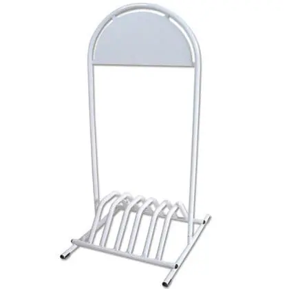 Cykelstativ hvid med topskilt og plads til 5 cykler