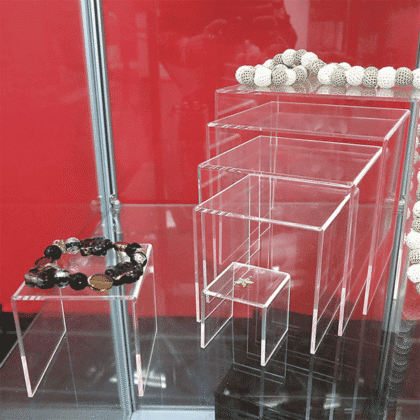 Indskuds podier i transparent akryl