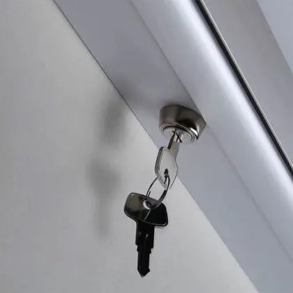 Lås + 2 stk. nøgler til SCL - opslagsskab