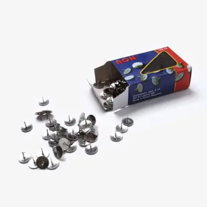 Tegnestifter i æske med 100 stk. til stof og kork tavler