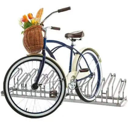 Cykel og cykelstativ stående på hvid baggrund