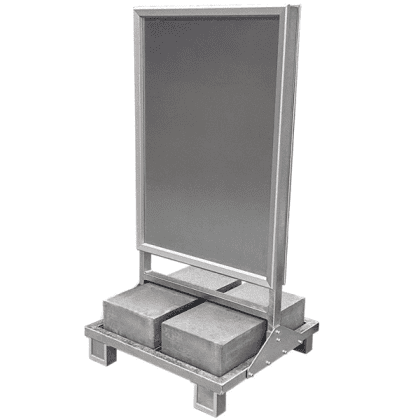 Gadeskilt 70x100 cm på betonfod 164 kg