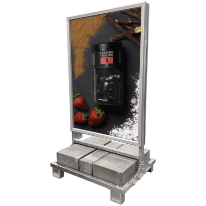 Gadeskilt A0 på betonfod 172 kg