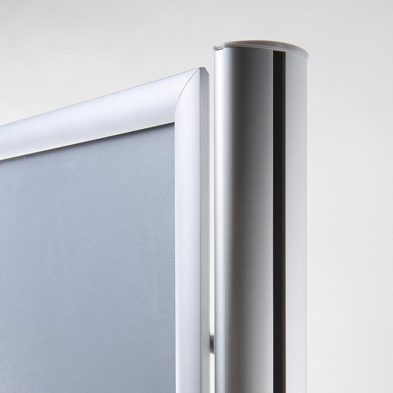 Infoboard med én snapramme A1 detalje 2