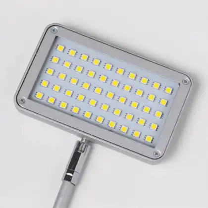 Lampe til montering på messevæg LED 50 SØLV