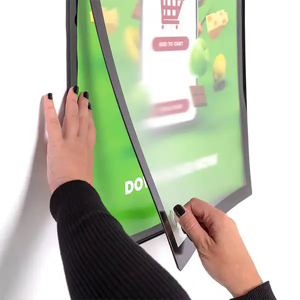 Magnet Plakat Ramme Slim A1 Sort in use