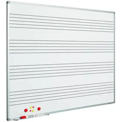 Whiteboard 150×120 cm med nodelinjer og diskret alu-kant