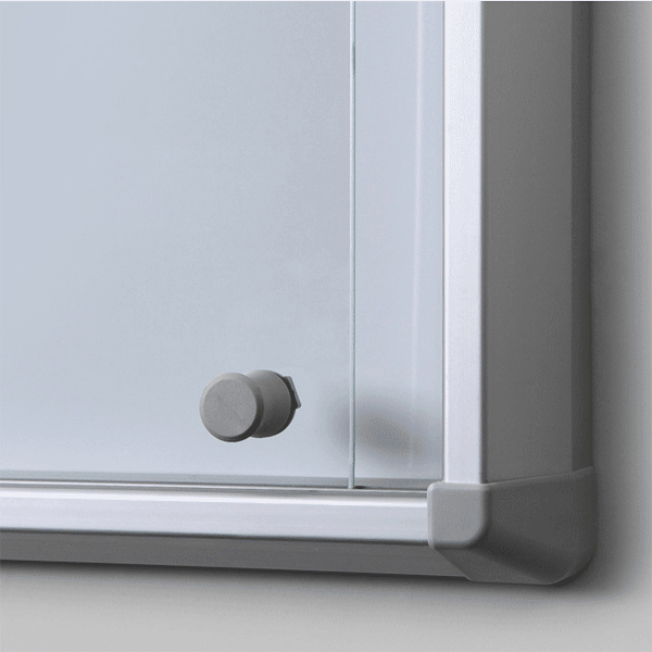 Opslagsskab indendørs glasskydedøre og magnettavle