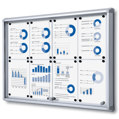 Opslagsskab indendørs med glas skydedøre og magnettavle